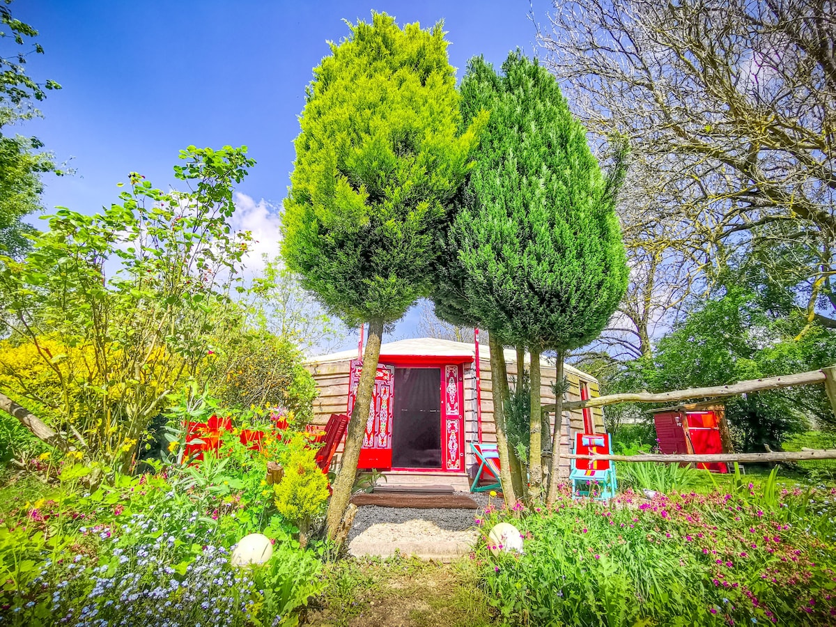 contemporary yurt (48m² de 2 à 6 pers)