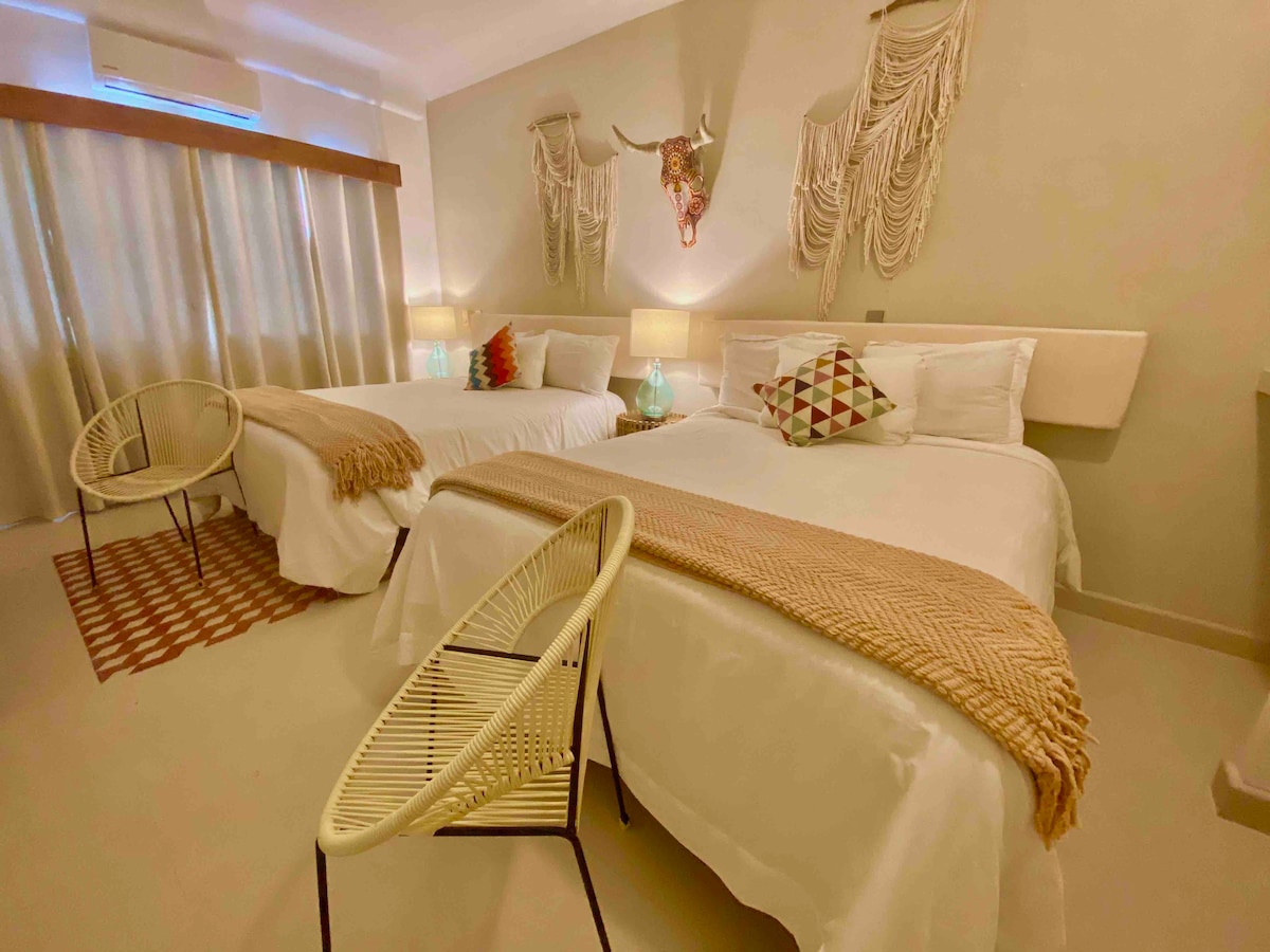 Chic hotel room with 2 beds in the Romantic Zone