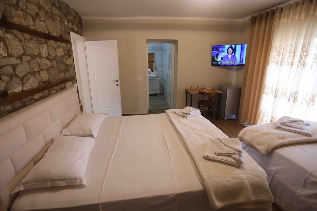 Comfort Triple Room- Vila NDRIO (Tushemisht)