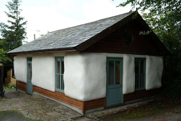 old pound straw bale house