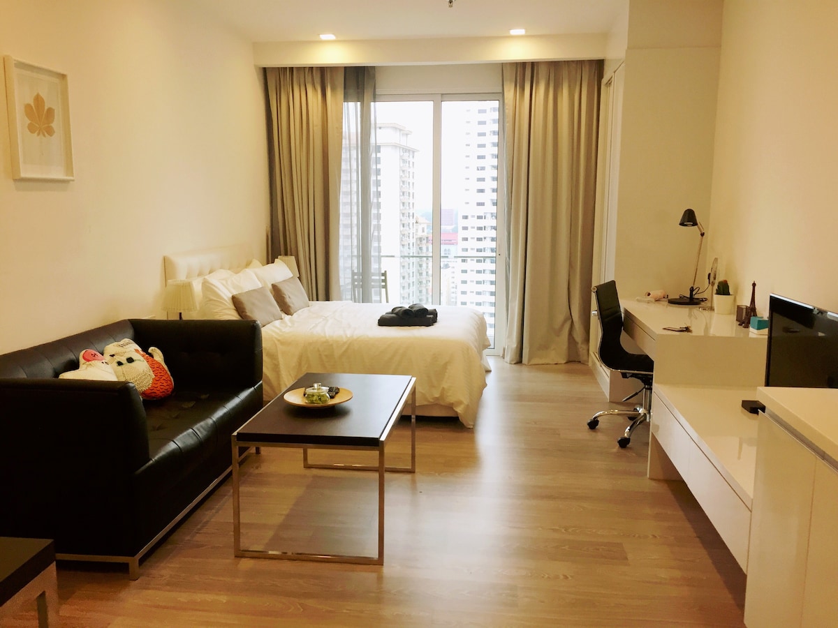 Roomy Suite-Balcony-Alor-MRT-Pavillion-KLCC-PNB118