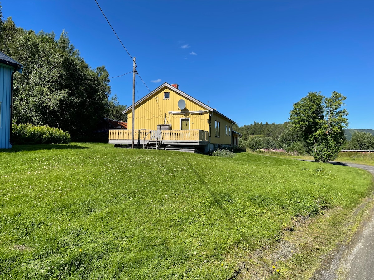 Trivelig, romslig hus på landet, 9 km fra Mosjøen.