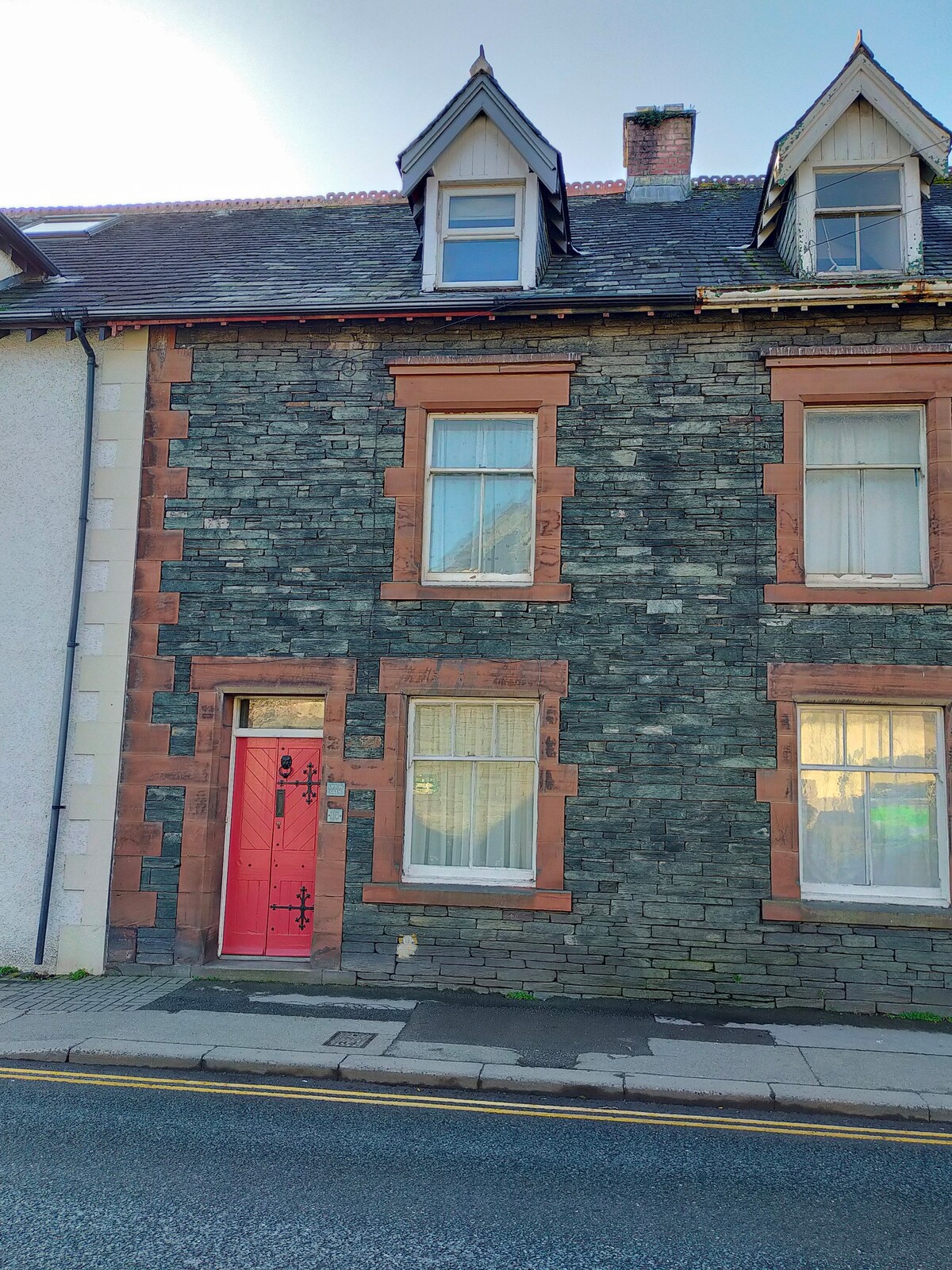 Central Keswick 3 bedroom cheerful house + parking