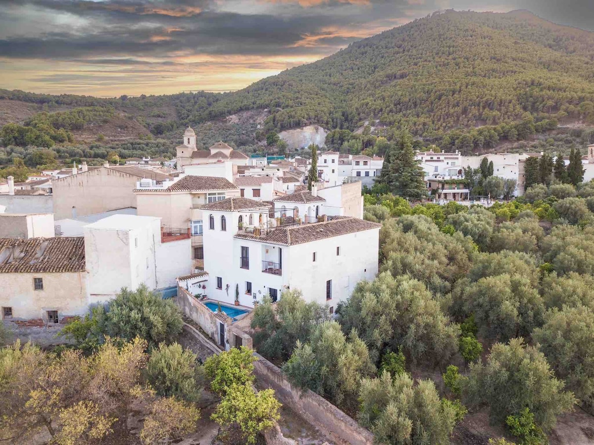 villa / village house, patio,(roof) terraces, pool