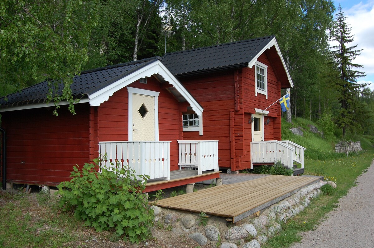 Gideå Svedje湖畔的绝佳客栈