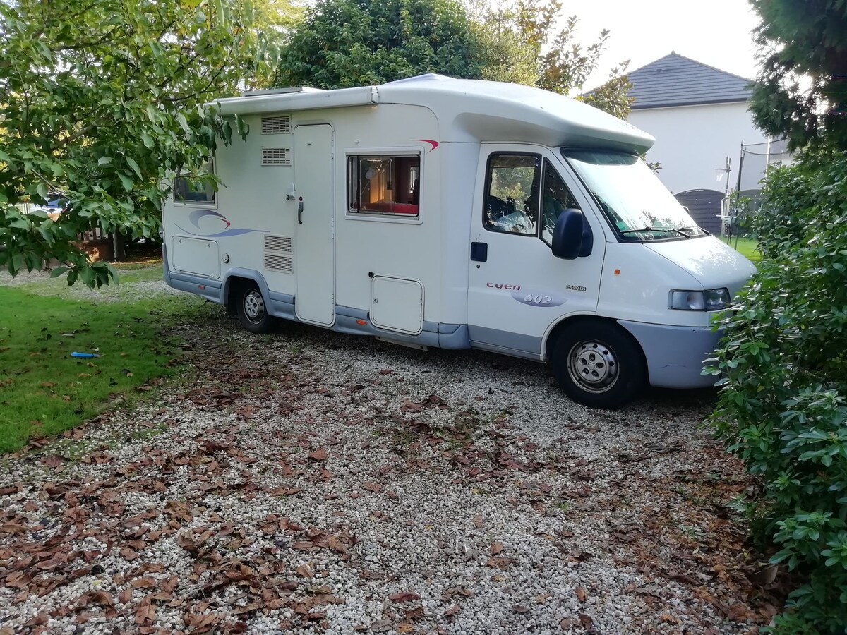 Camping-car au calme dans jardin