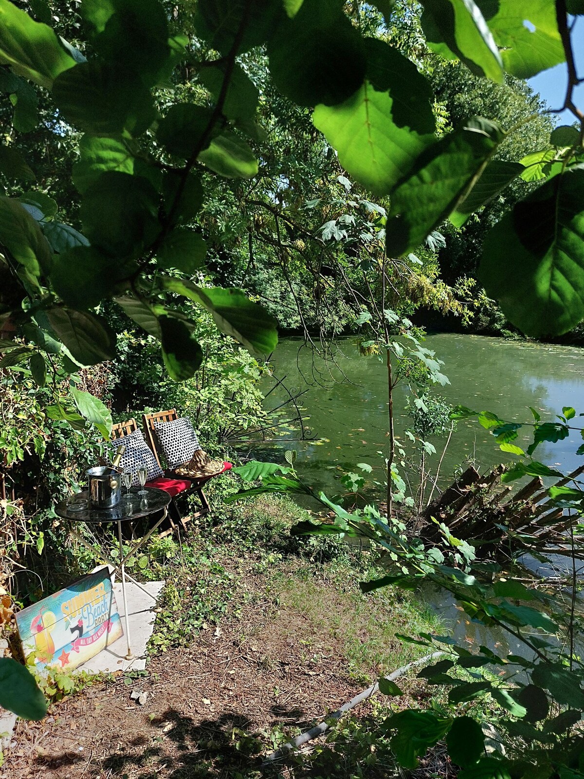 Jacuzzi avec vue sur la rivière