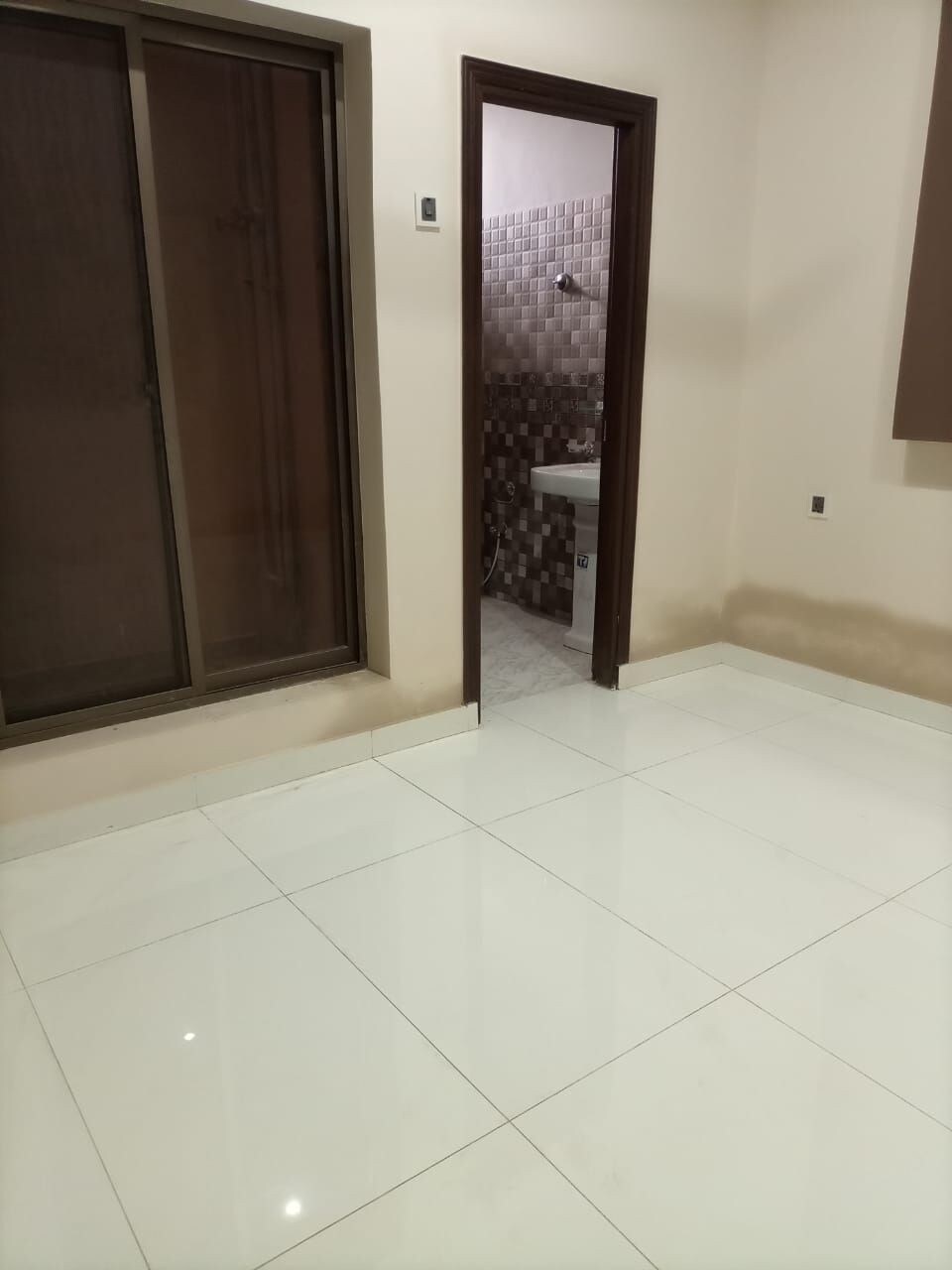 1 bed furnished apartment available for rent