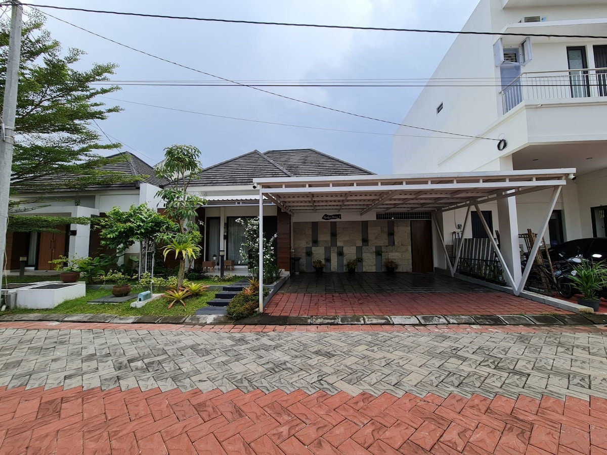 Audy 's House 1 Jl. Godean Km.7 no C3B