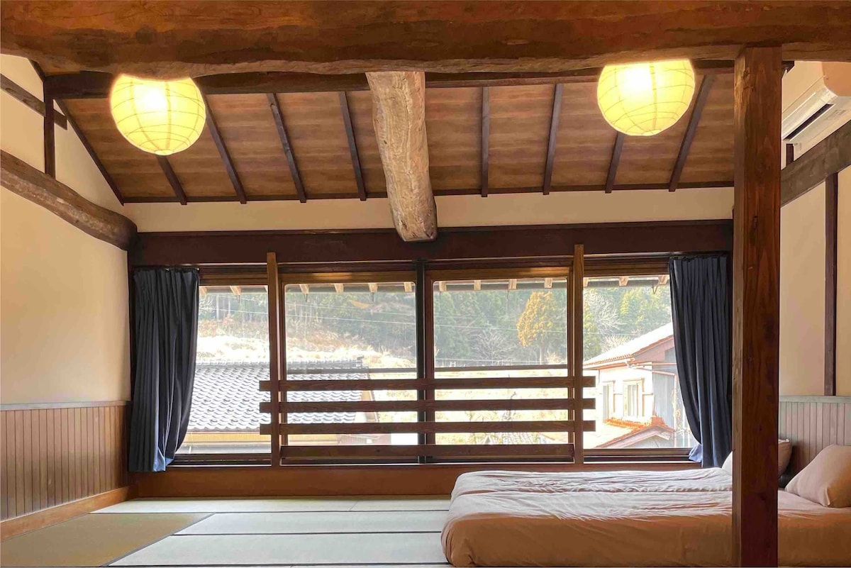 築約100年の古民家を改装した伝統的な家で,日本文化を体験できる宿【ゲストハウス又三郎】