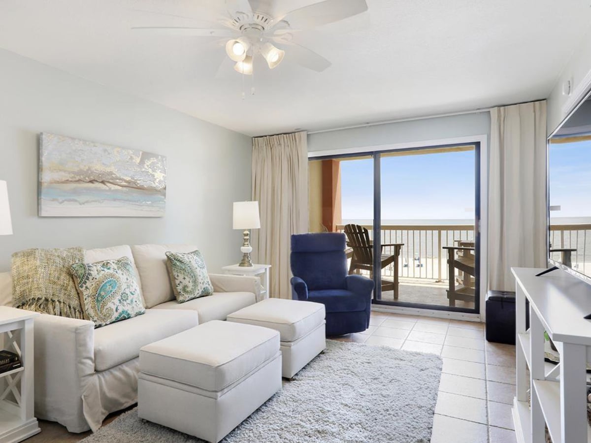 Luxury condo on the beach with direct Gulf views!