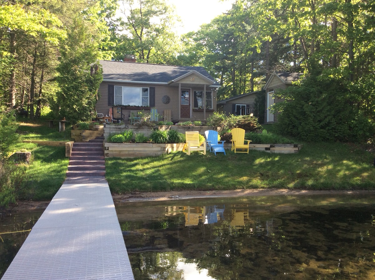 Lakefront Cottage in Michigan’s Upper Peninsula