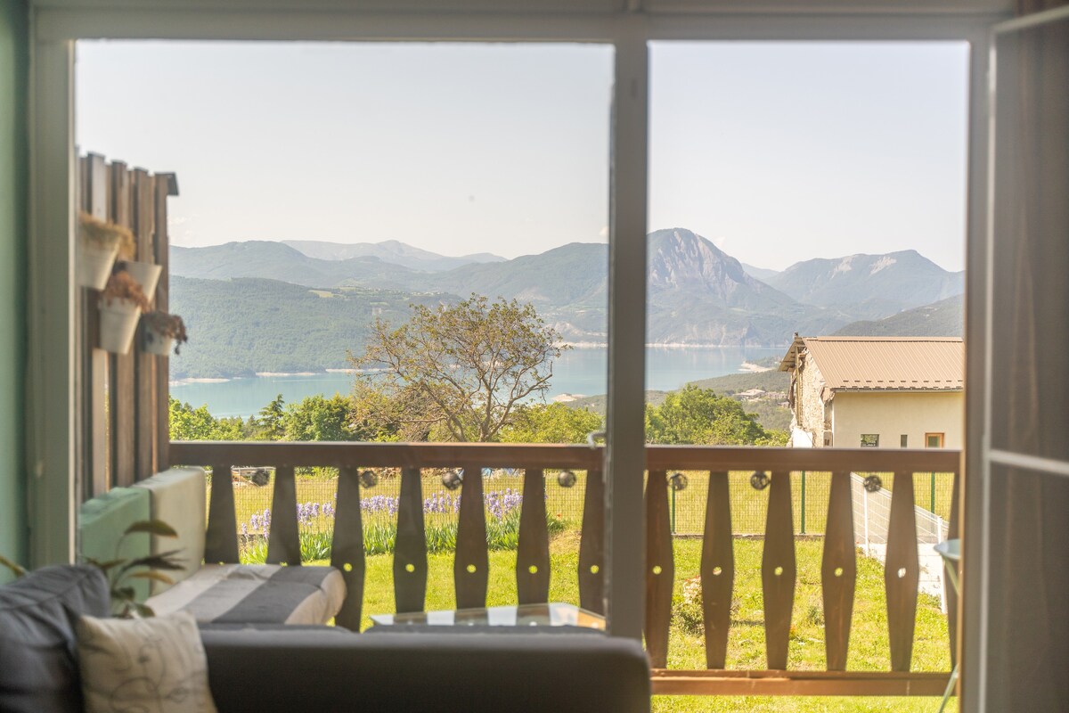 Appartement avec vue sur le lac de Serre-Ponçon