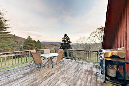 Barn House A Gorgeous 4BR/3BA Renovated 1900s Barn