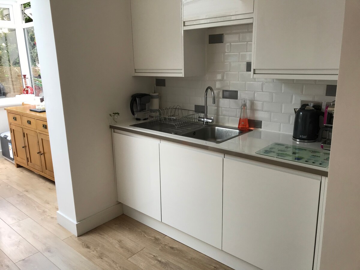 Double Bedroom: Hammersmith: Close to tube station