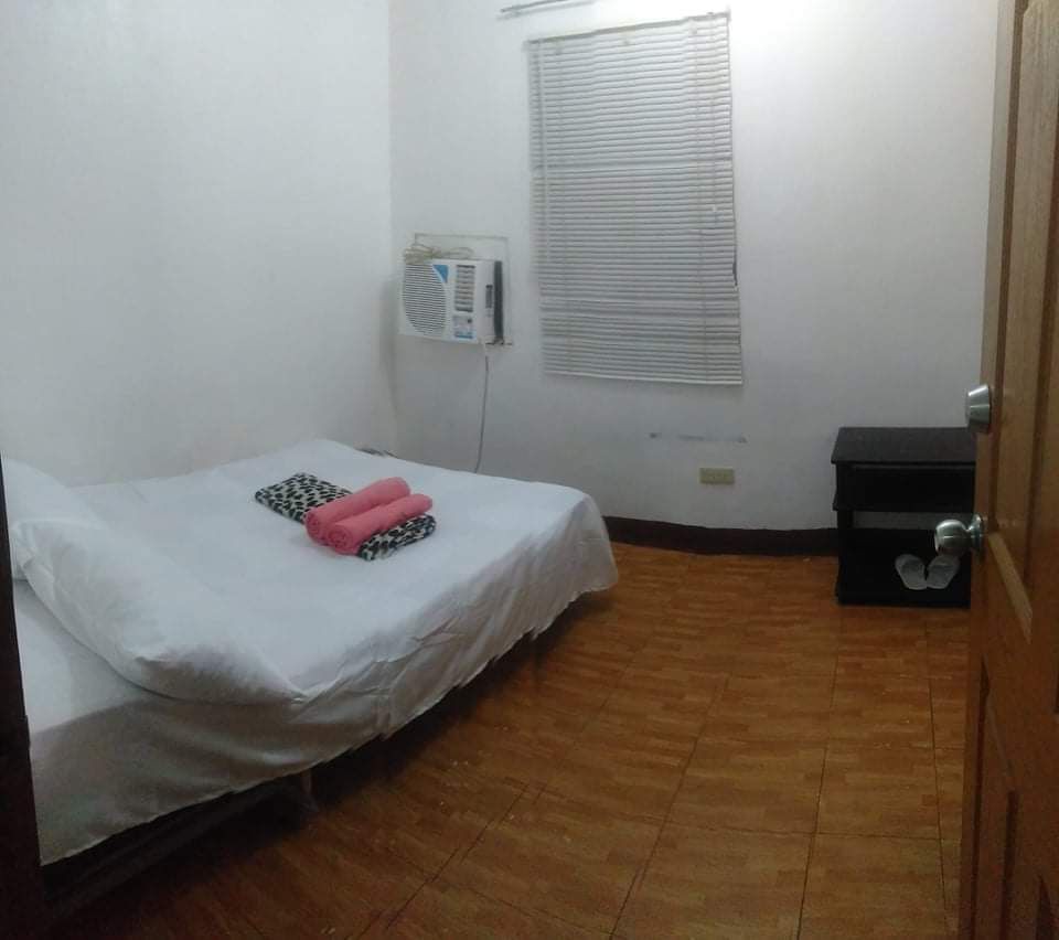 Budget Couple Room@Benrosi Plaza Dona Soledad Ave