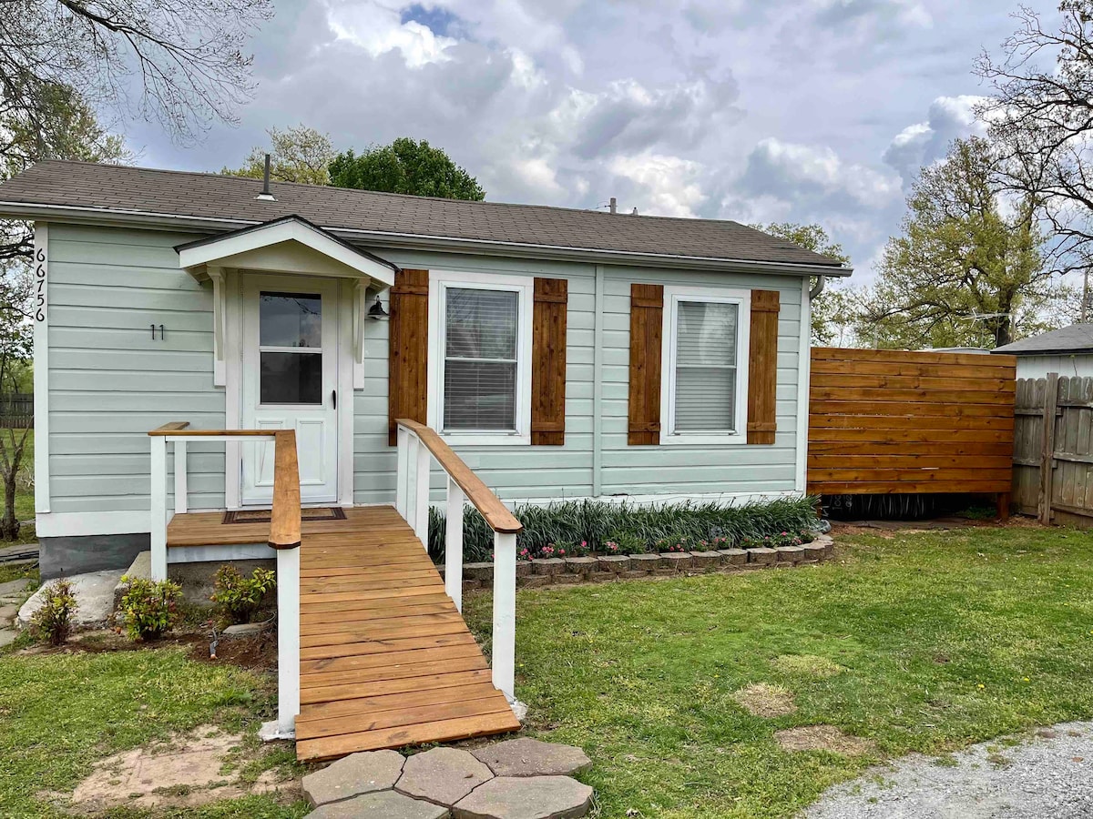 Cape Cod Style Cottage @ Grand Lake 11/Hot Tub