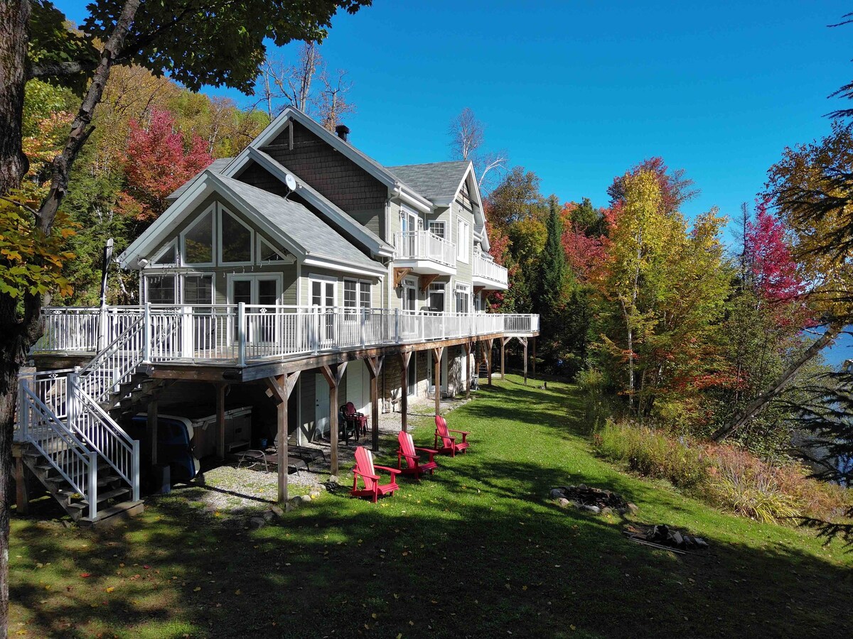 Spacious lakeshore home 15 minutes from Tremblant