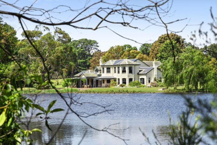 Woodman Estate Lakeside Chalets