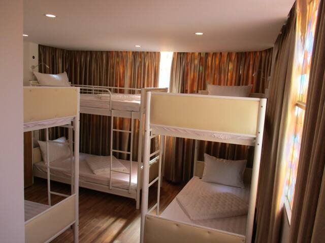 trova alloggi a district 10 su airbnb