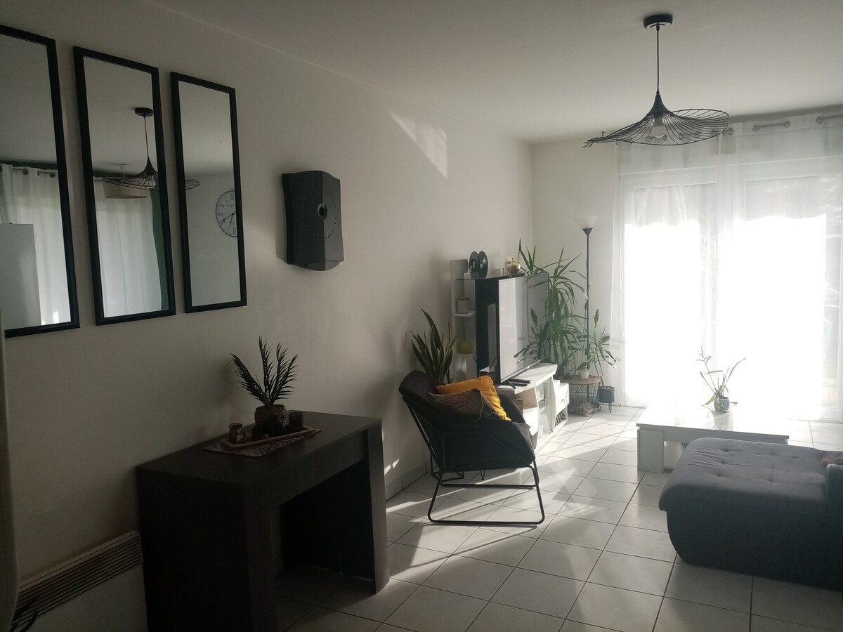 Appartement lumineux avec jardin proche de la mer