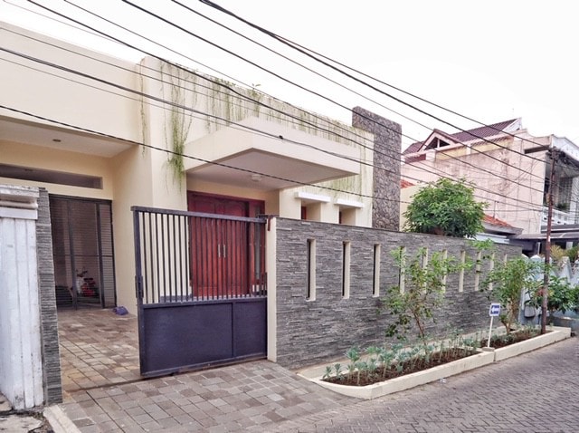 位于西泗水（ West Surabaya ）的全新和温馨民宅