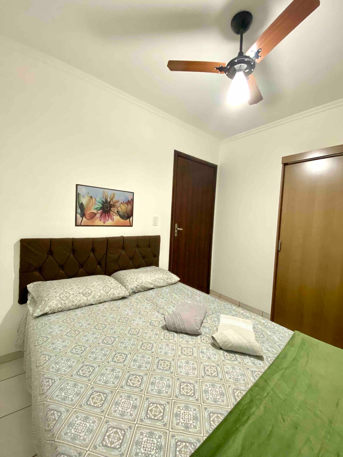 Downtown close Mall w 2 Bedroom Air Wi-Fi &Parking