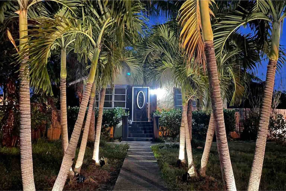 Florida Keys Style Home Super Convenient Location