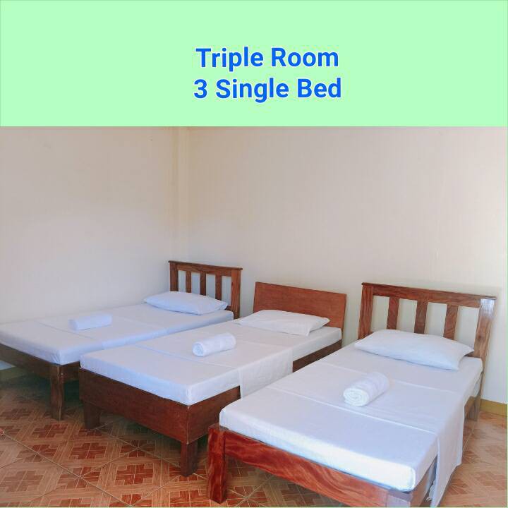 海滨巴坦海滩： 3张单人床，带有自己的T&B
