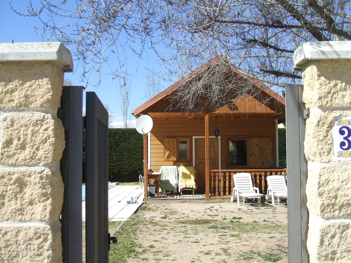 木屋房屋，带泳池泳池，距离塞戈维亚（ Segovia ） 12公里