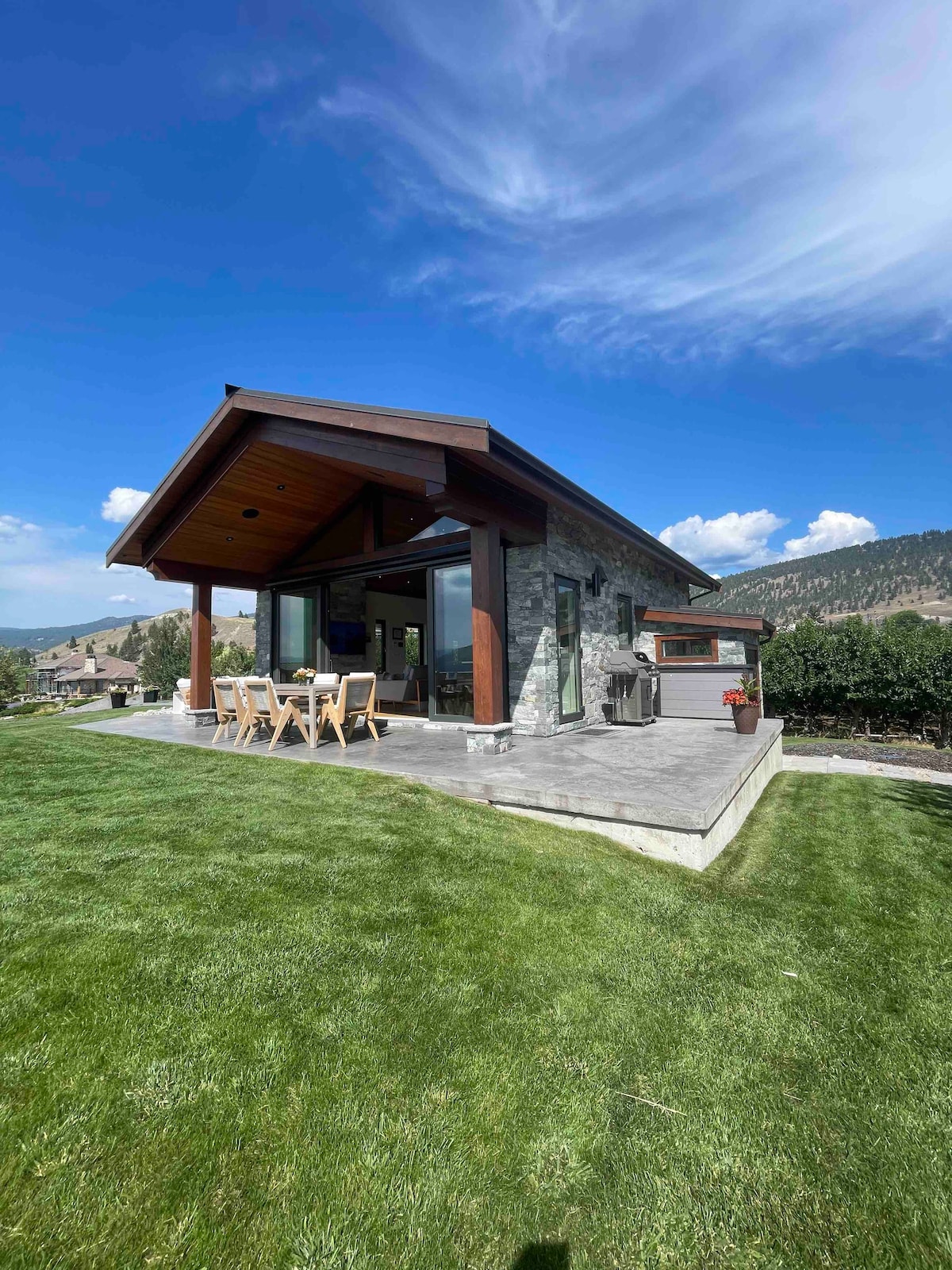 Eden Park Lakehouse: The Cottage on Okanagan Lake