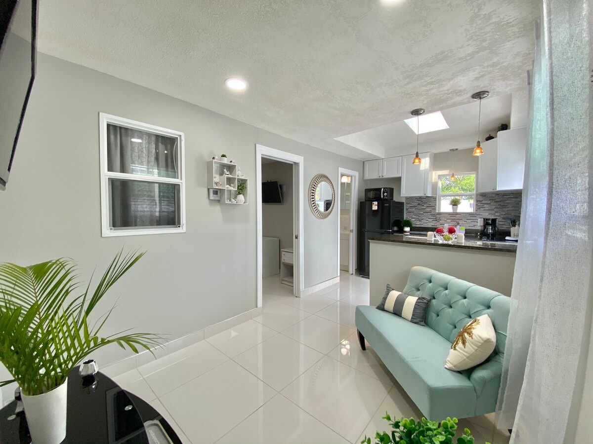 Renovated Cozy Home Noral - St. Petersburg, FL