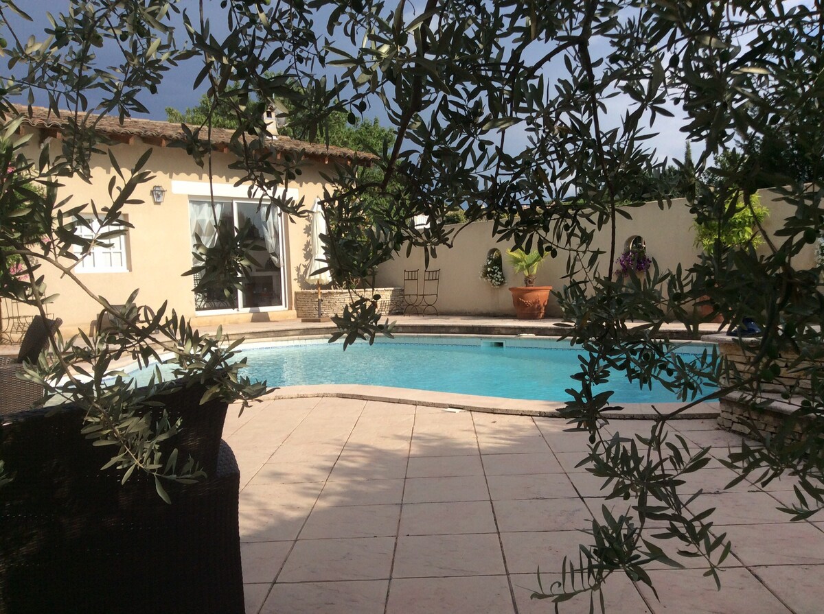 Coeur Provence logement attenant villa piscine