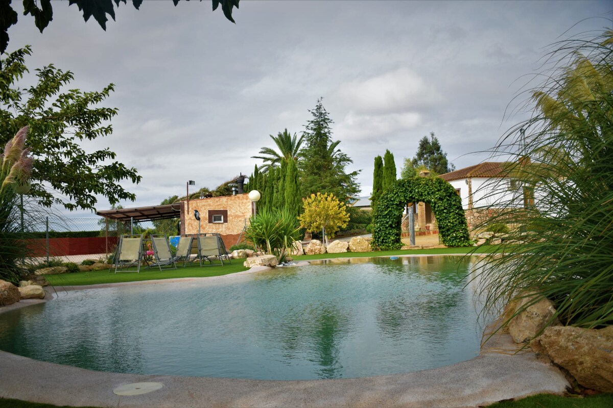 带泳池的Casa Rural Las Palmeras Preciosa