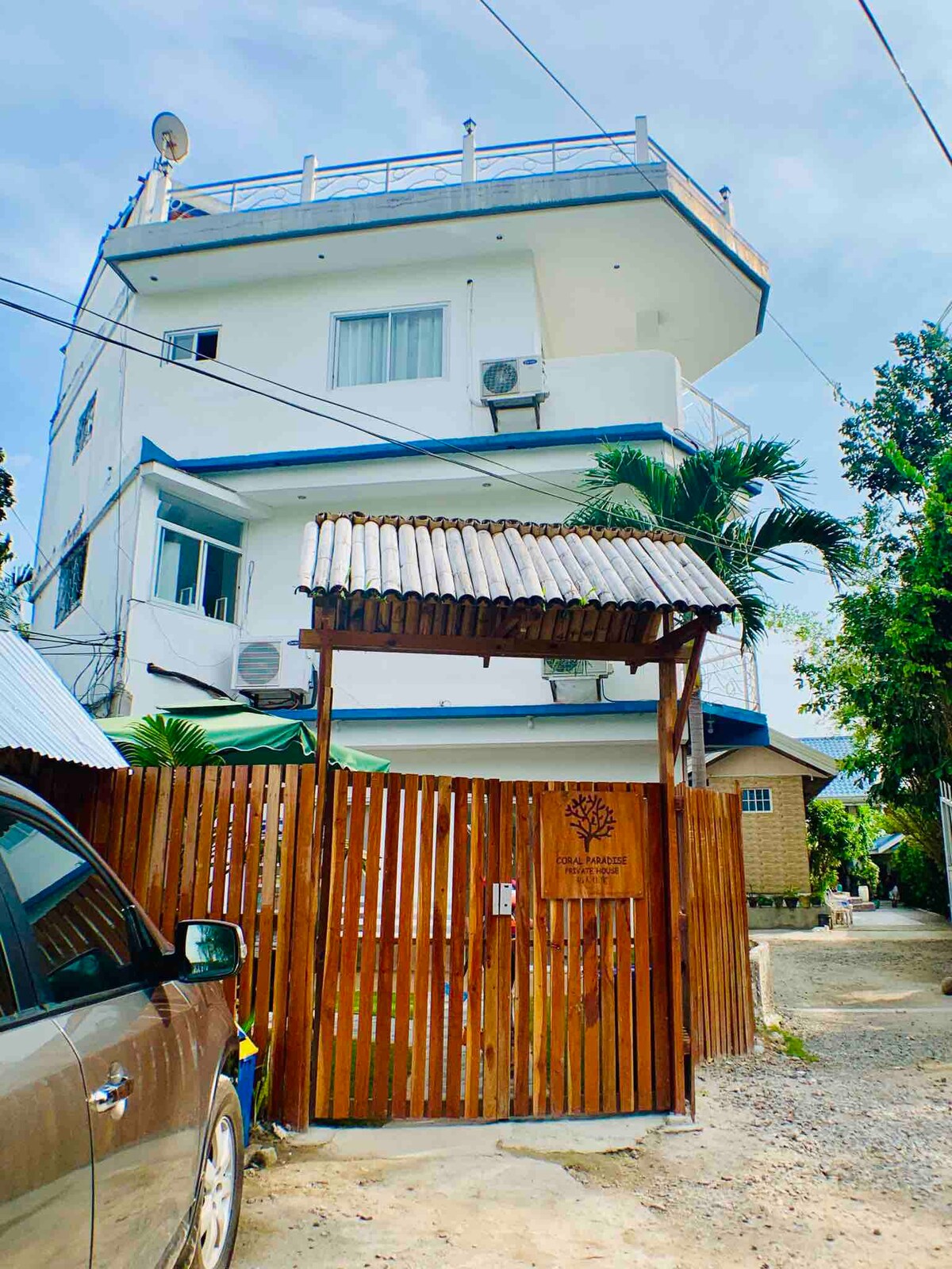 Coral Paradise Home (珊瑚秘境民宿）—高级地中海海景大床房No.6