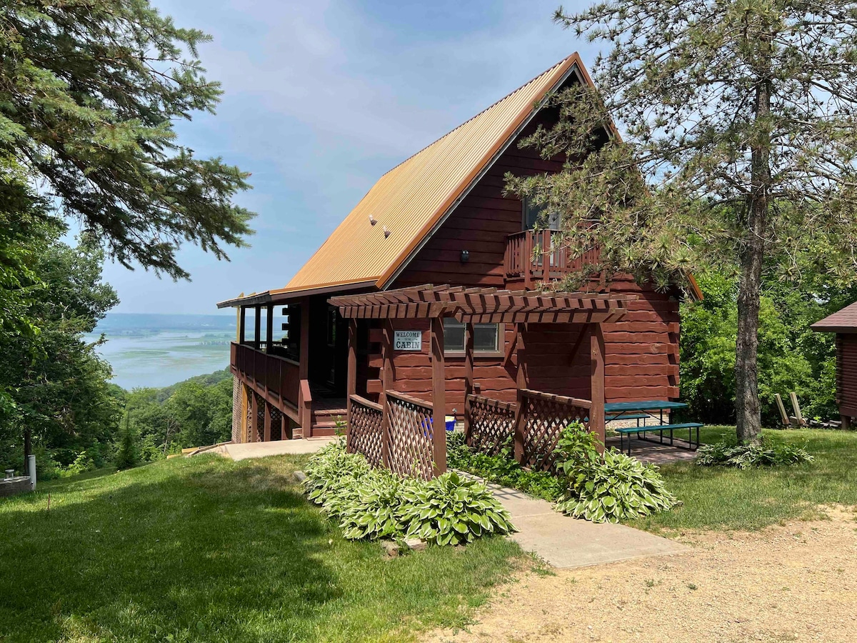 RIVERVIEW CABIN, hot tub, GRANDVIEW of Mississippi