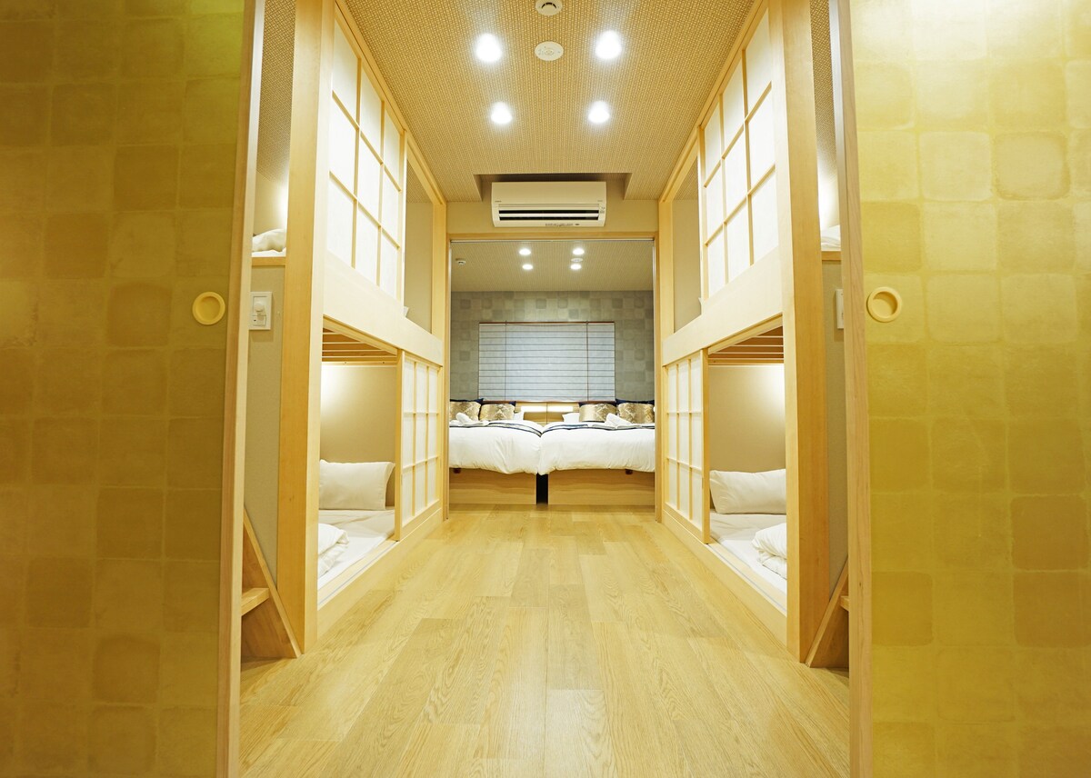 面积87平方米之大的现代日式风格公寓酒店，可容纳9位旅客，位置处于离涩谷站坐四分钟电车就可到达