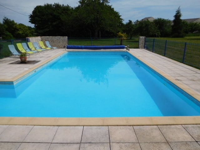 Gite for 2/4/ with pool,great for house hunting