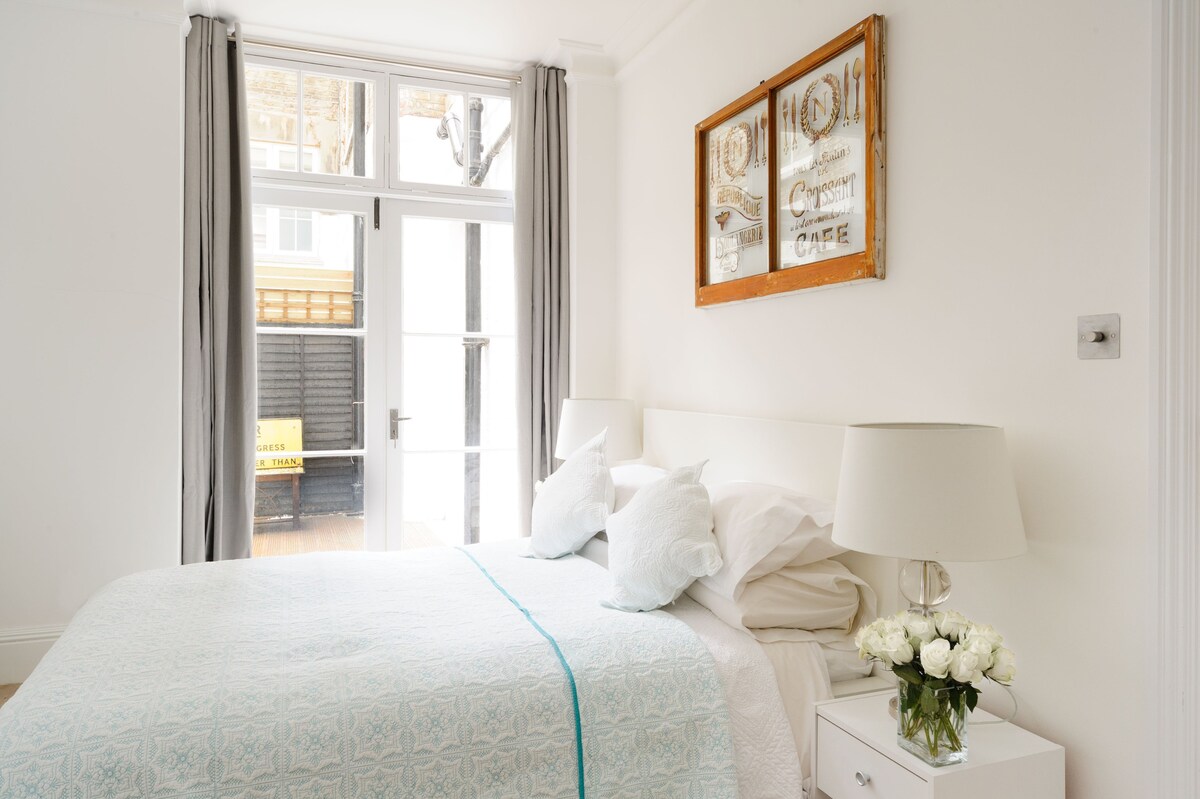南肯辛顿（ South Kensington ）带套房的美丽卧室