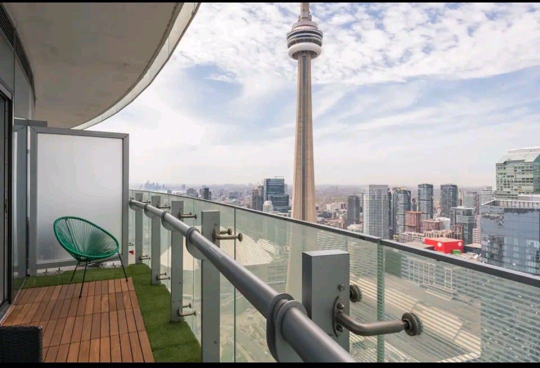 现代1卧室公寓，加拿大国家电视塔景观，免费停车