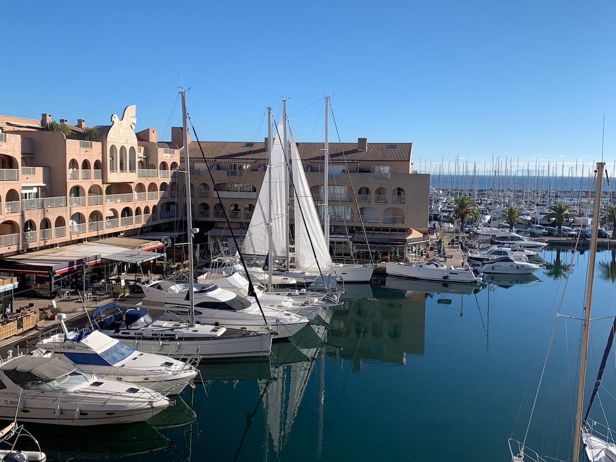 Studio port de Hyères avec superbe vue mer