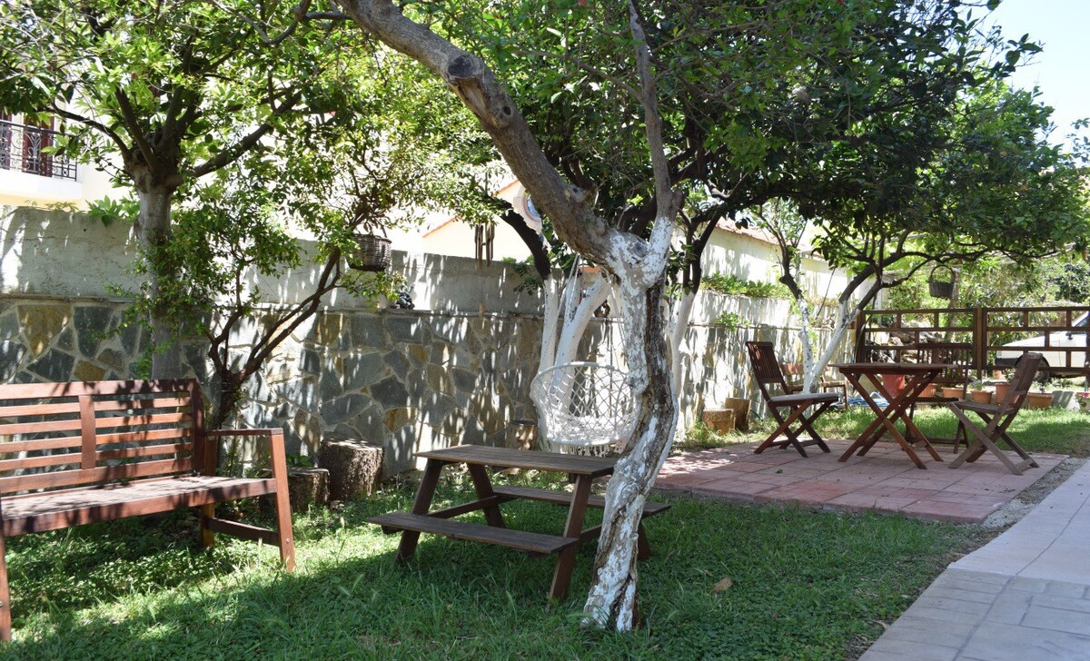 位于基萨莫斯（ Kissamos ）的中央房源，带有安静的花园。