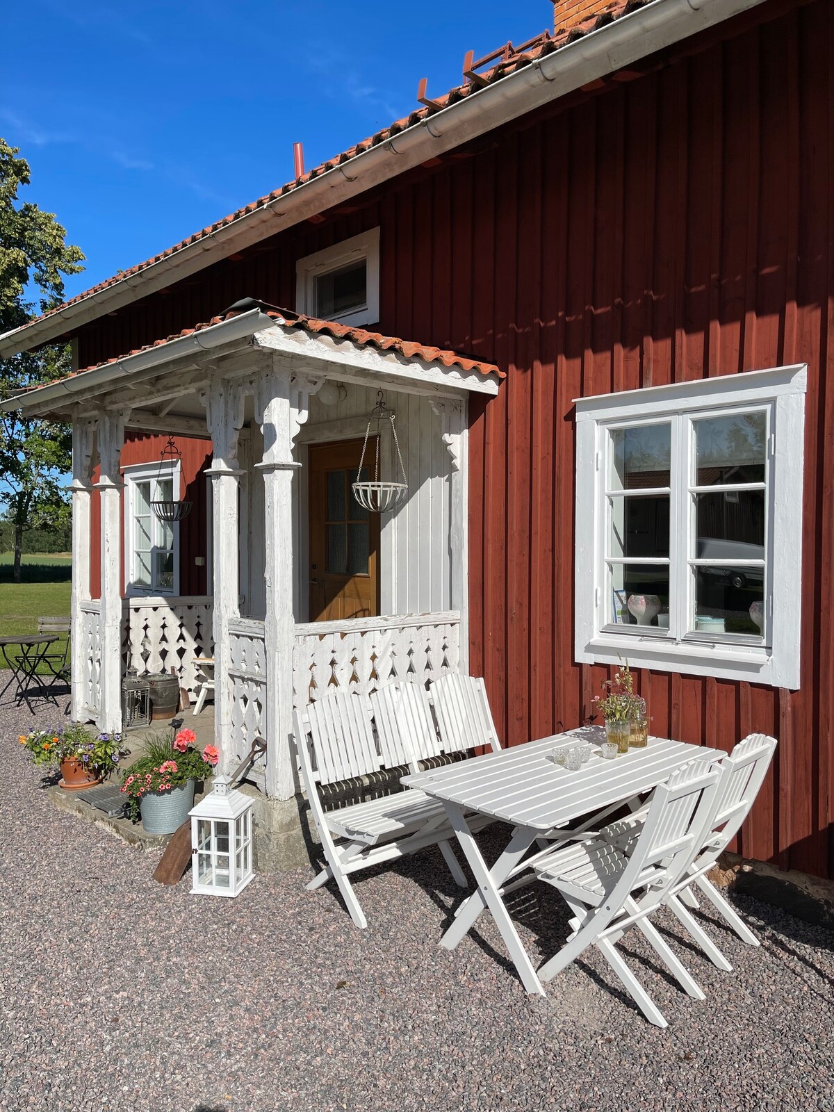 位于Sörmland田园的漂亮湖畔别墅。