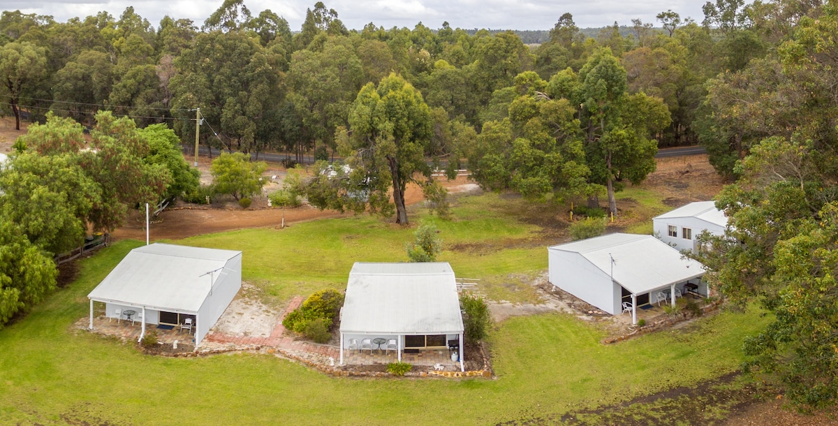 1. Donnybrook Country Cottages. Chalet 1.