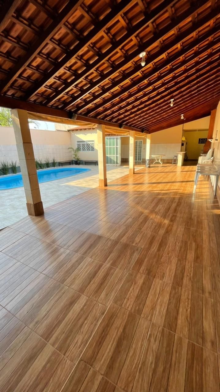 Área de lazer/casa com piscina