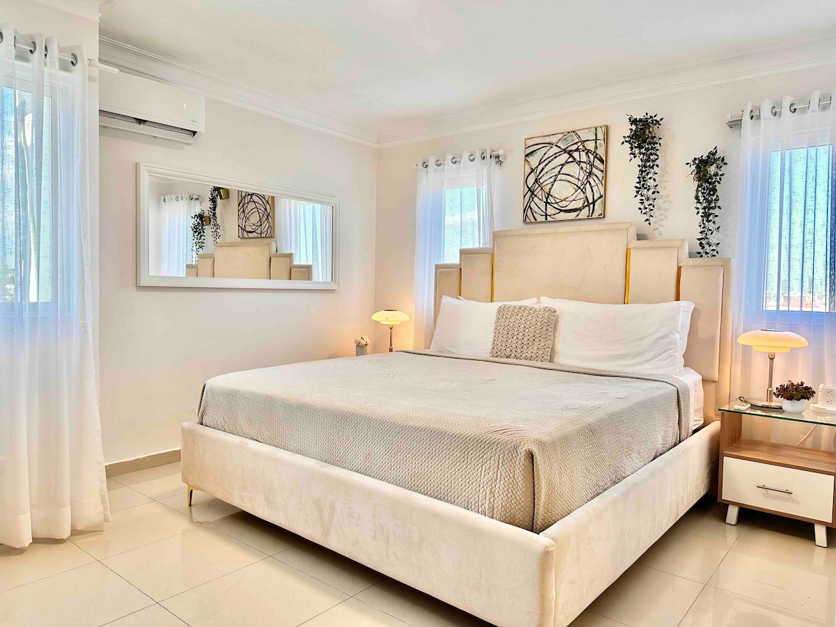 Amazing Sea View Apt Near Colonial Zone, King Bed