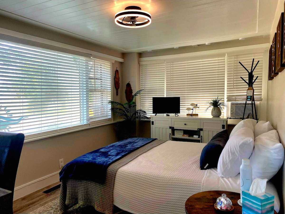 Lakeshore Room - Private Suite