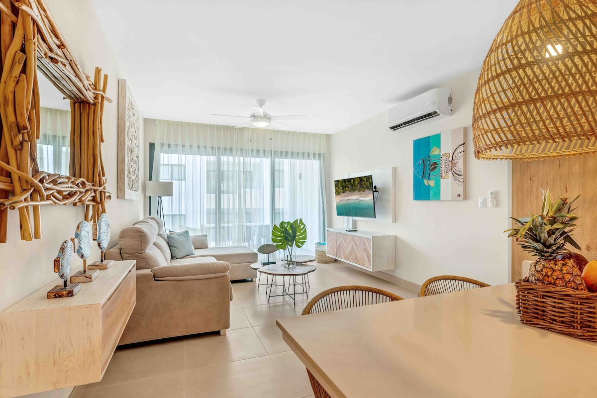 Stunning 2 bedroom Apartment at the Beach