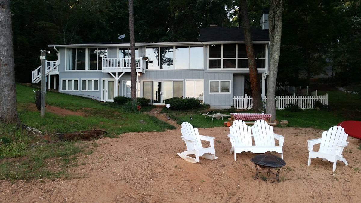 Pier 39 on Lake Lanier - Entire Terrace Level.