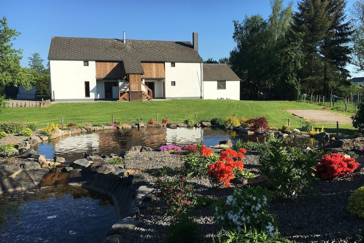 Spacious Holiday Home La Roche-en-Ardenne withPool